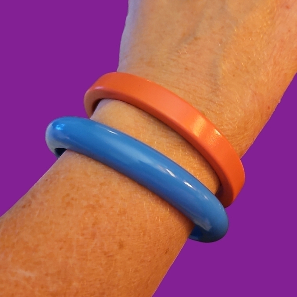 VTG Set of Two Acrylic Mod Bangle Bracelets